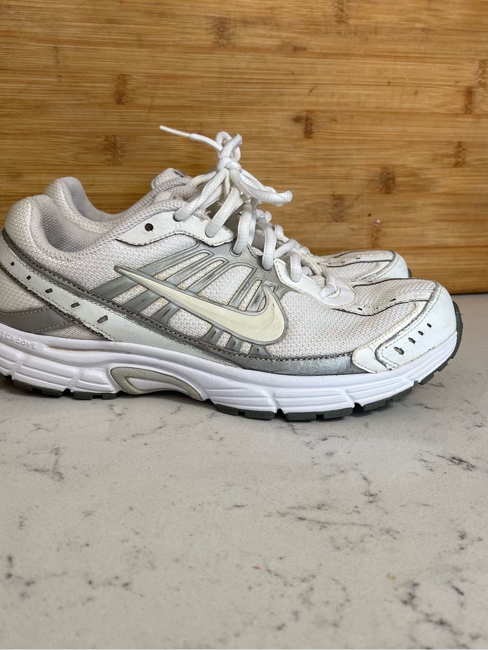 Nike Dart White Silver Sneakers Trainers Size 8 Sporty Workout Gym Running